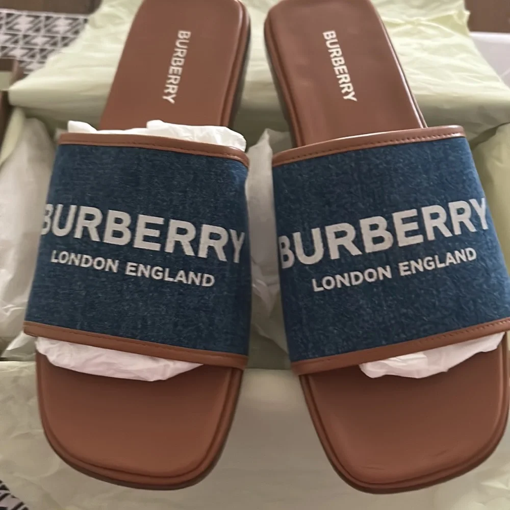 Burberry sandals - Picture 12 of 13